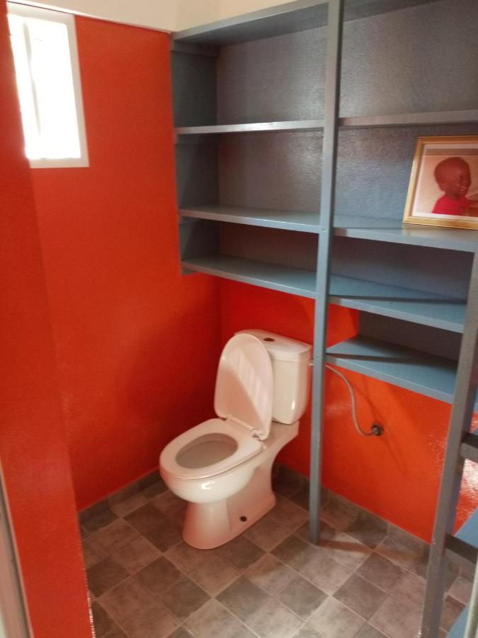 Maison Charlotte Forever Chambre D'Hotes Chez Un Couple Belgo Togolais 洛美 外观 照片